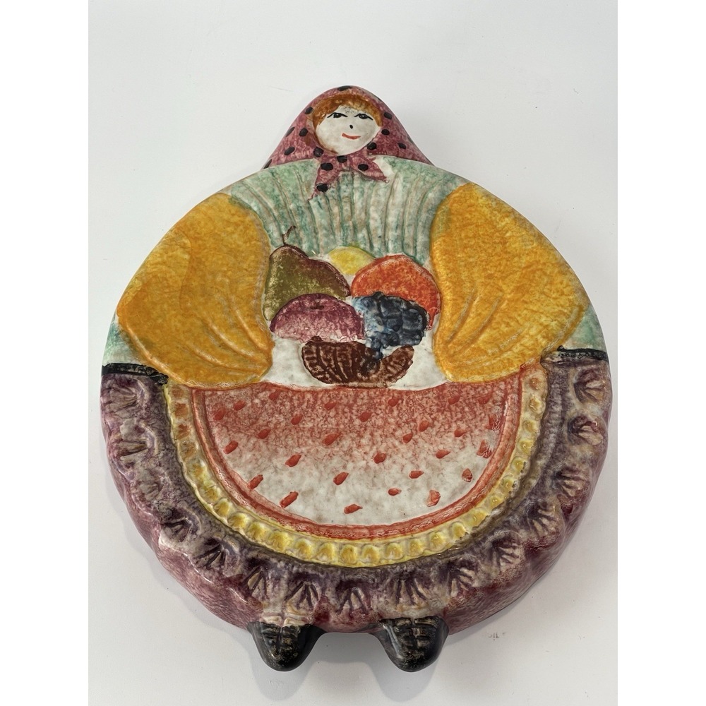 The Cellar Macy's Italy‎ Round Lady Holding Basket Kitchen Wall Decor Trivet